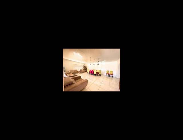 10 BEDROOM HOUSE FOR SALE IN CHATSWORTH